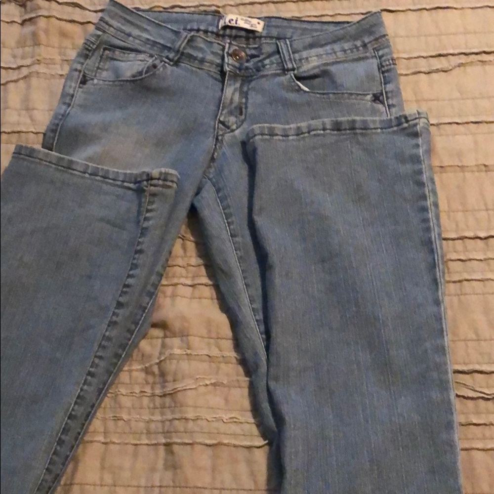 🌟 LEI  REGULAR CUT JEANS - Picture 2 of 3